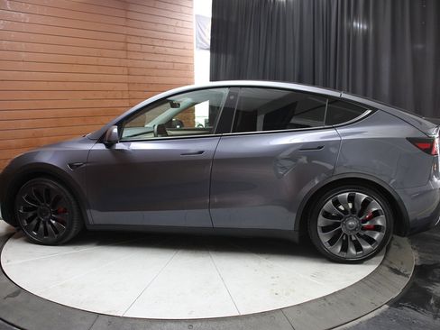 Used 2023 Tesla Model Y Performance image 9