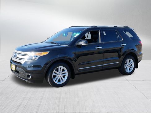 Used 2013 Ford Explorer XLT FWD image 3