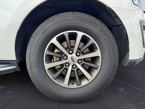 Used 2019 Ford Expedition Max XLT w/ Equipment Group 202A AWD/4WD image 14