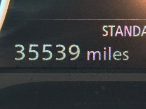 Used 2021 Nissan Rogue SV image 3