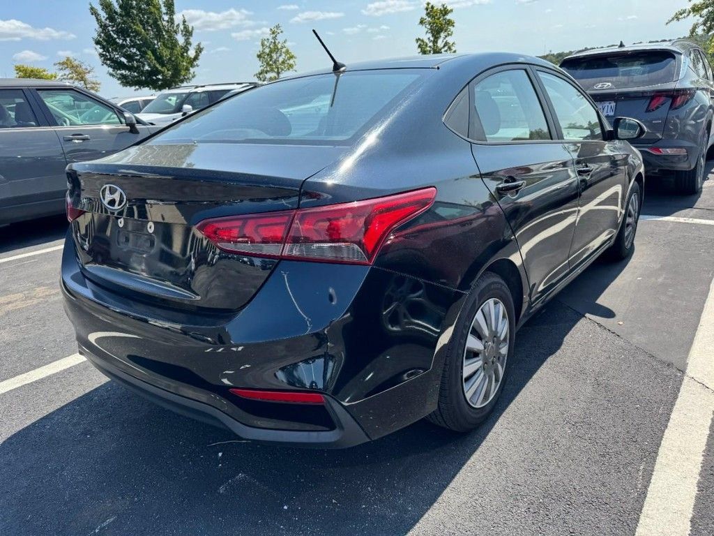 Used 2021 Hyundai Accent SE FWD image 2