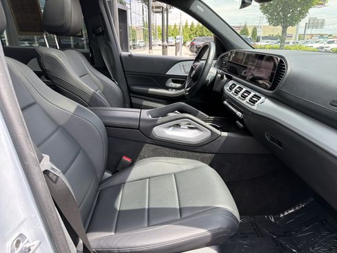 Used 2024 Mercedes-Benz GLS 450 4MATIC image 36