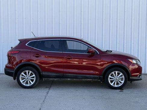 Used 2019 Nissan Rogue Sport SV w/ Technology Package image 3