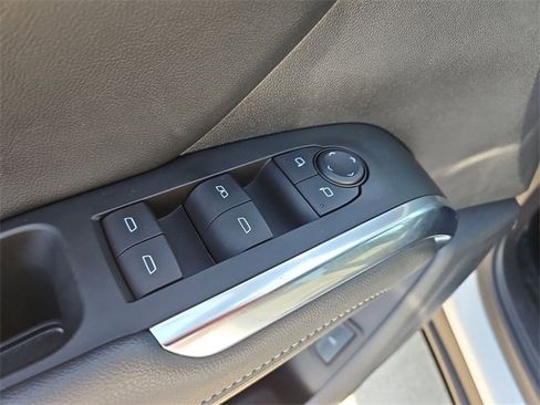 Used 2025 Chevrolet Traverse LT image 23