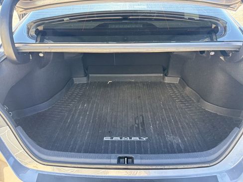 Used 2021 Toyota Camry SE image 29