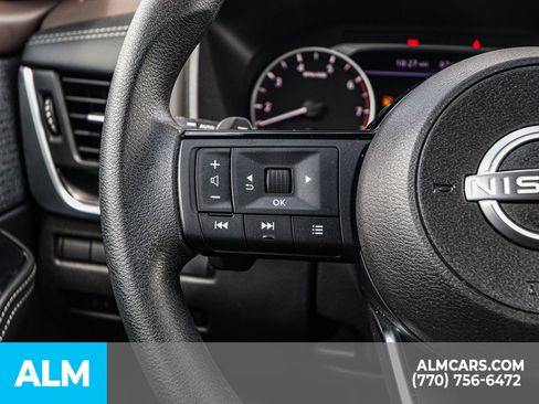 Used 2023 Nissan Rogue SV image 31