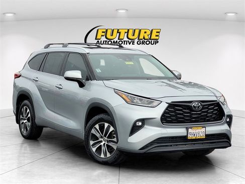 Used 2020 Toyota Highlander XLE image 1