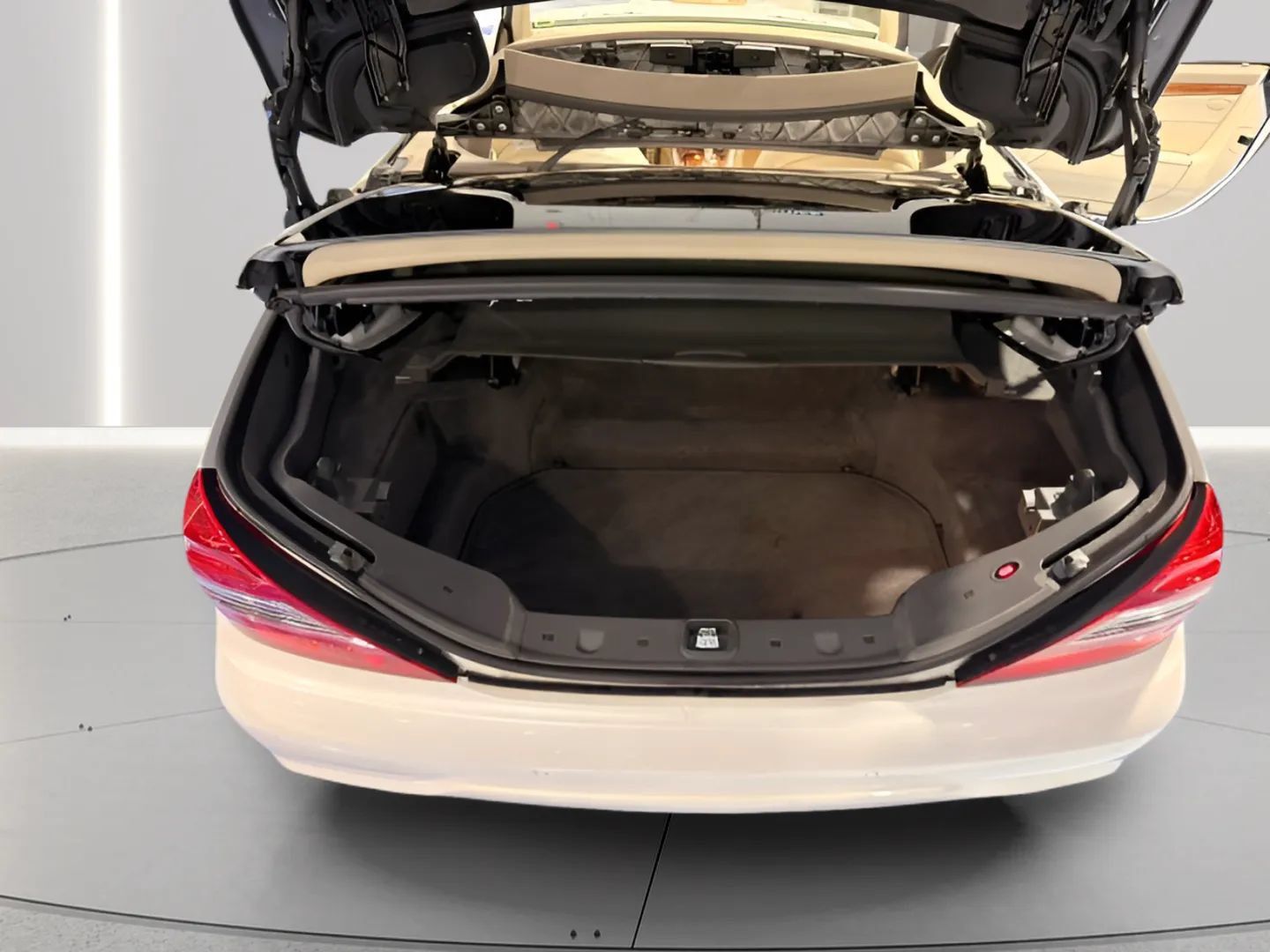 Used 2012 Mercedes-Benz SL 550 image 21