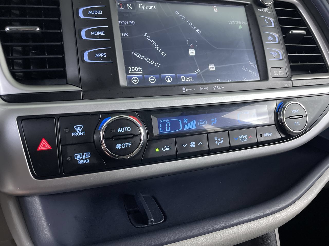 Used 2018 Toyota Highlander XLE AWD/4WD image 17