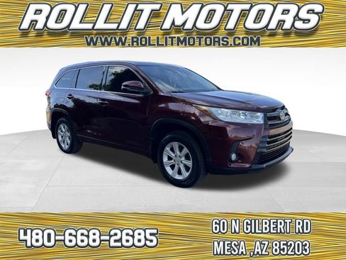 Used 2017 Toyota Highlander XLE image 1