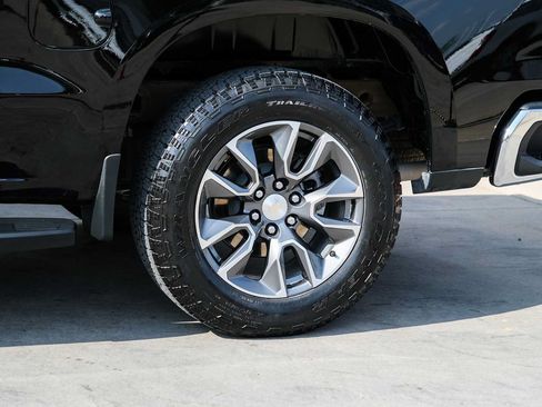 Used 2023 Chevrolet Silverado 1500 LT w/ Z71 Off-Road Package AWD/4WD image 21