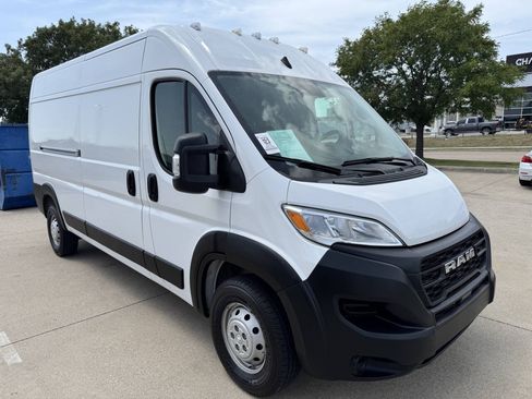 Used 2023 RAM ProMaster 2500 FWD image 3