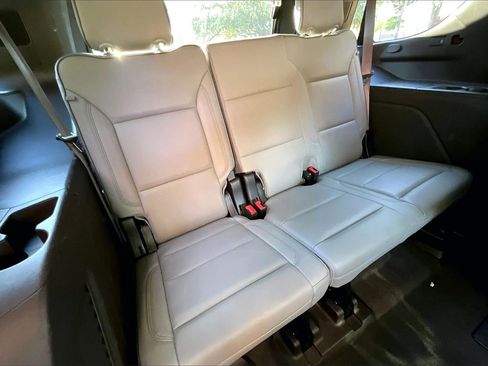 Used 2021 GMC Yukon SLT w/ SLT Luxury Plus Package image 33