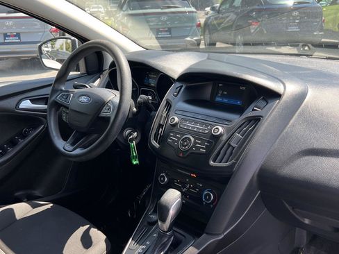 Used 2018 Ford Focus SE FWD image 20