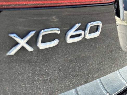 Used 2022 Volvo XC60 B5 Momentum AWD/4WD image 14