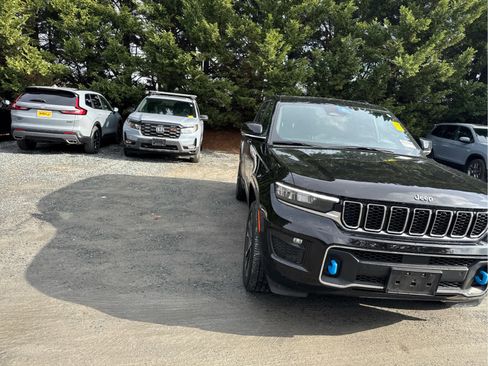 Used 2022 Jeep Grand Cherokee Overland image 3