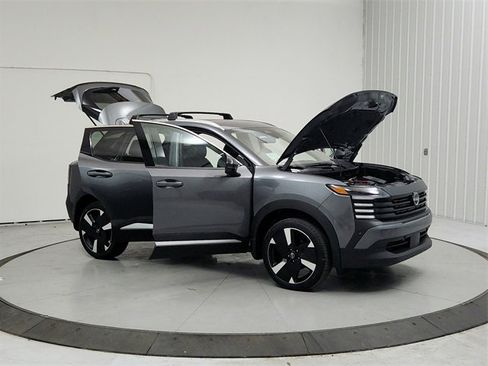 New 2026 Nissan Kicks SR image 9