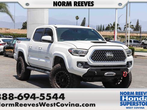 Used 2018 Toyota Tacoma TRD Sport AWD/4WD image 1