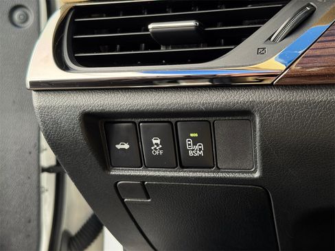 Used 2013 Toyota Avalon Limited image 33