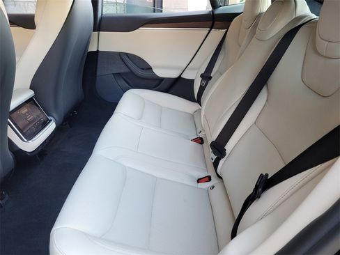 Used 2022 Tesla Model S image 11