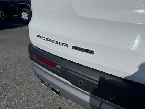 Used 2025 GMC Acadia Elevation image 40