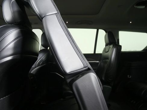 Used 2021 Jeep Grand Cherokee L Limited AWD/4WD image 16