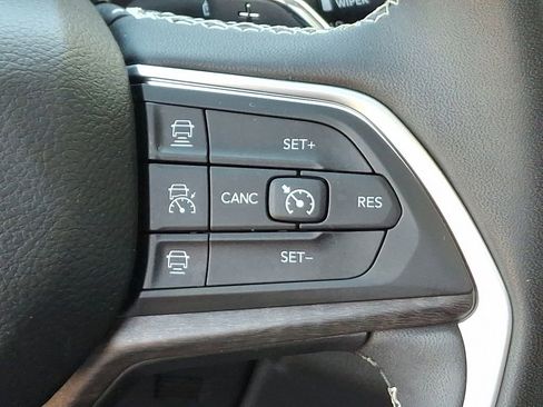 Used 2023 Jeep Grand Cherokee L Limited AWD/4WD image 21