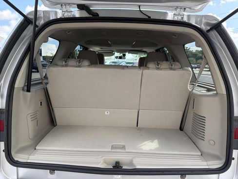 Used 2016 Lincoln Navigator Select RWD image 6