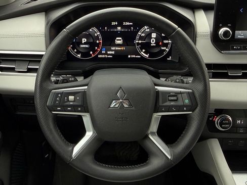 Used 2023 Mitsubishi Outlander SEL image 30