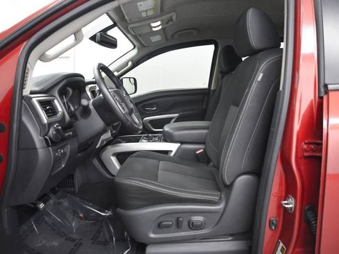 Used 2018 Nissan Titan SV w/ SV Convenience Package image 13