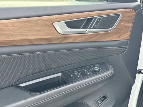 Used 2025 Volkswagen Atlas SE image 28