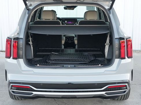Used 2023 Kia Sorento SX image 9