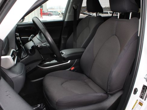 Used 2023 Toyota Highlander LE image 15