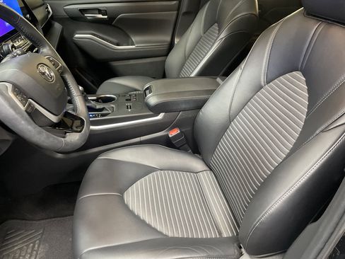 Certified 2023 Toyota Highlander XSE image 16