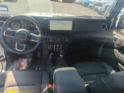 Used 2024 Jeep Wrangler High Altitude AWD/4WD image 13