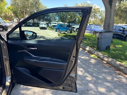 Used 2021 Toyota C-HR LE FWD image 18