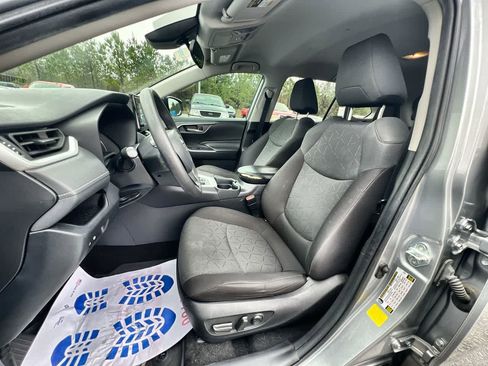 Used 2020 Toyota RAV4 XLE image 18