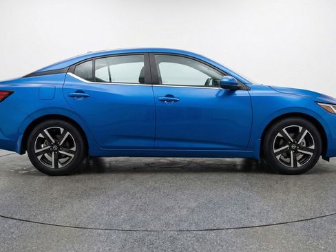 Used 2025 Nissan Sentra SV FWD image 11