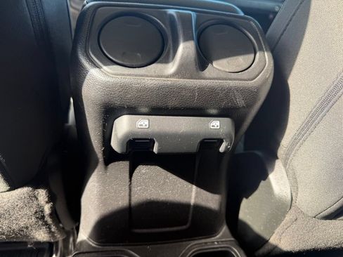 Used 2018 Jeep Wrangler Unlimited Sport S AWD/4WD image 23