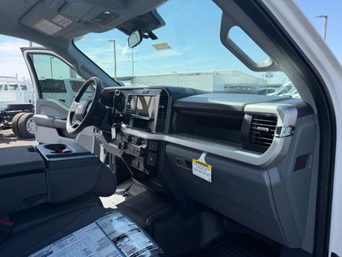 New 2025 Ford F250 XL w/ XL Chrome Package RWD image 13