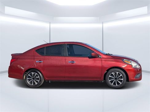 Used 2019 Nissan Versa SV image 2