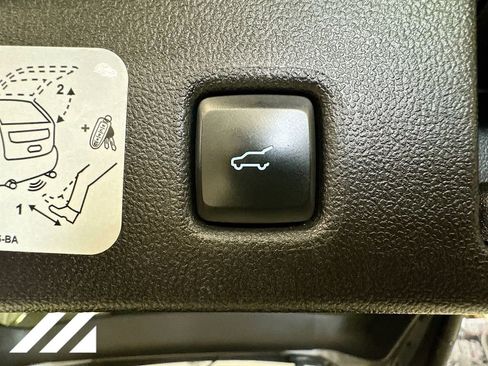 Used 2020 Ford Escape Titanium image 29