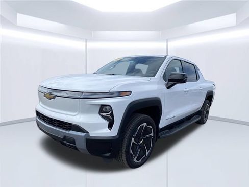Used 2026 Chevrolet Silverado EV LT AWD/4WD image 14