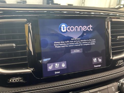 Used 2018 Chrysler Pacifica Limited w/ Tire & Wheel Group image 13