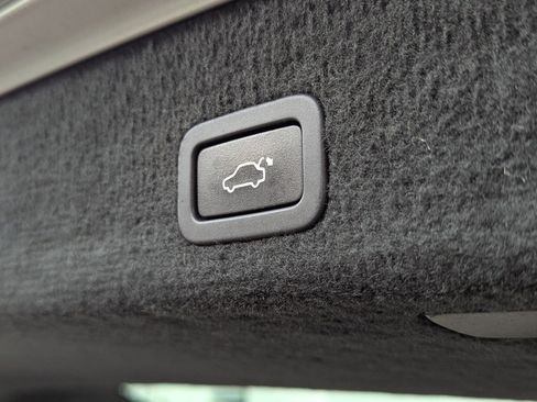 Used 2016 Volvo XC70 T5 Premier w/ Proximity Package image 29