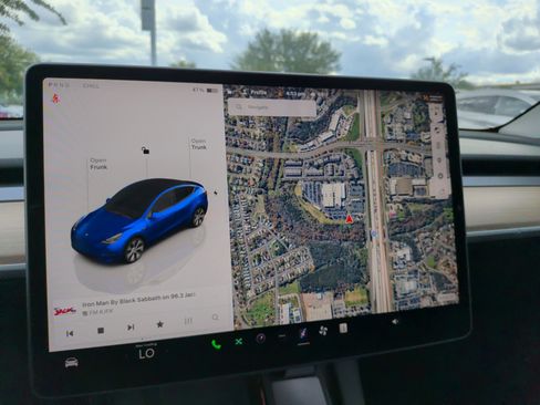 Used 2024 Tesla Model Y Long Range AWD/4WD image 14