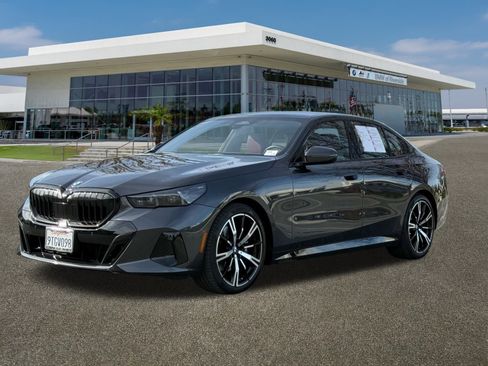 Used 2026 BMW 530i w/ M Sport Package image 6