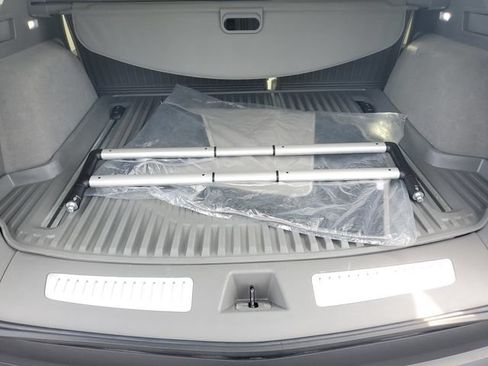 Certified 2024 Cadillac XT5 Premium Luxury w/ LPO, Floor Liner Package AWD/4WD image 8