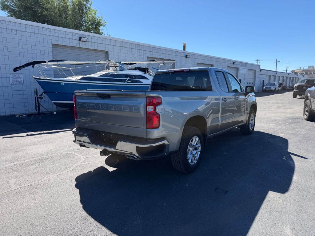 Used 2025 Chevrolet Silverado 1500 LT AWD/4WD image 4
