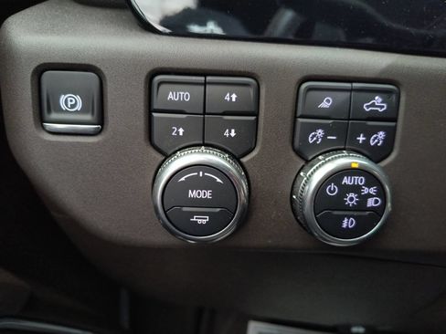 Used 2025 GMC Sierra 1500 SLT w/ SLT Premium Plus Package AWD/4WD image 15